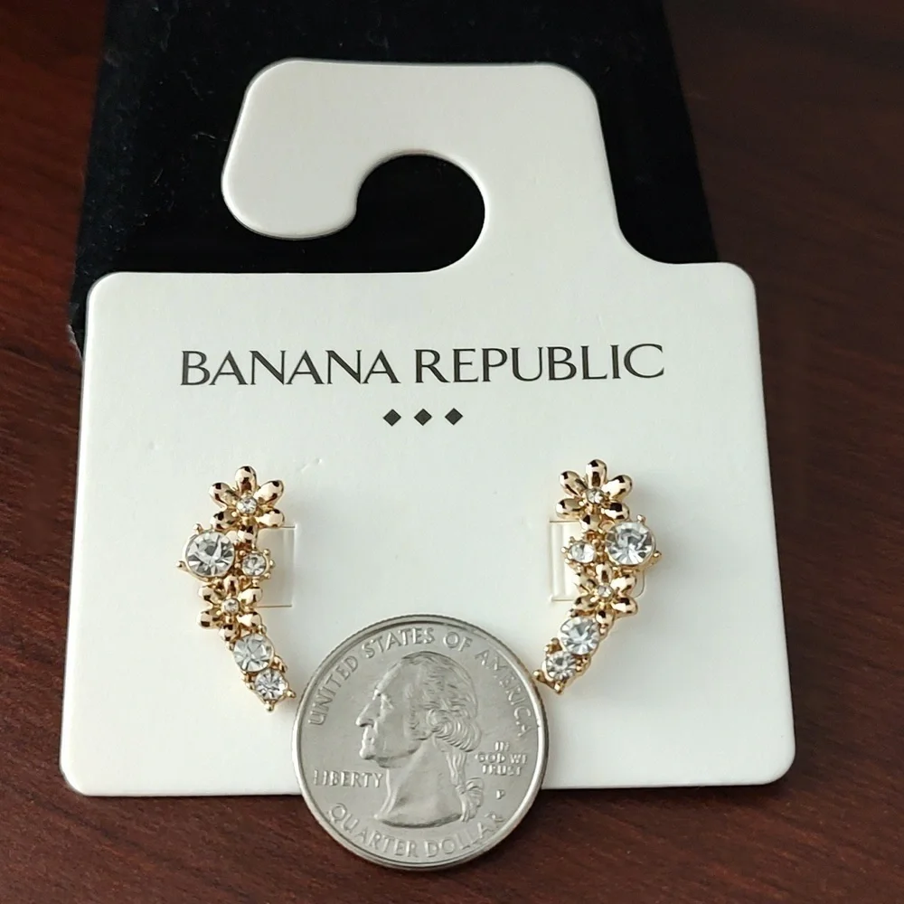 BANANA Republic XOXO Goldtone and Crystal Floral Post Earrings - Picture 2 of 3